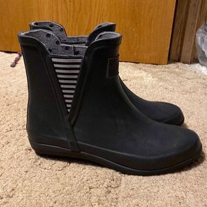 London Fog rain boots!